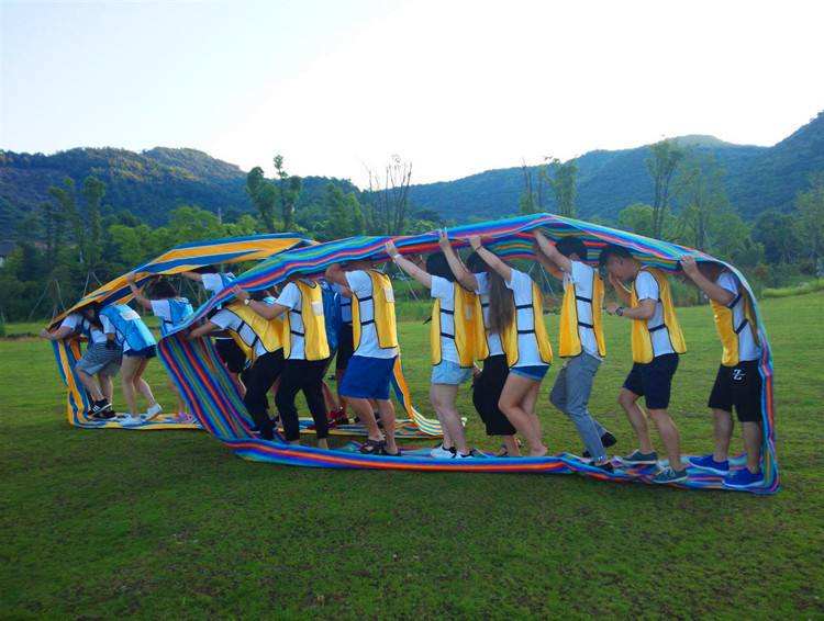 无敌风火轮--团结一致相互信任包容