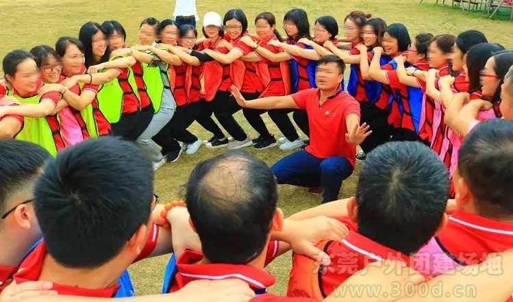 公司趣味户外团建活动项目--女皇圈